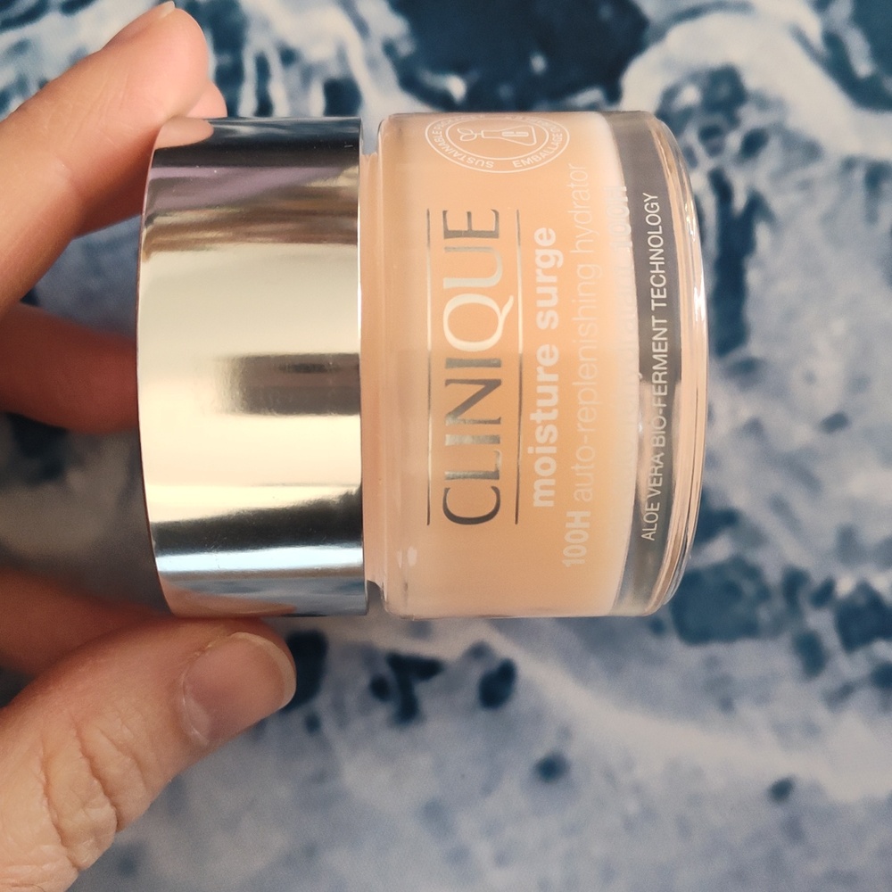 Clinique Moisture Surge 100H Auto-Replenishing Hydrator - Cream - Picture 2 of 3